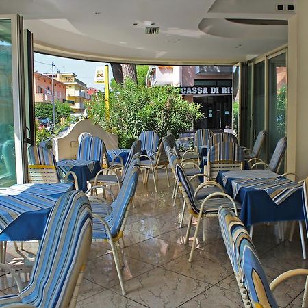 Hotel Royal มิซาโน อาดรีอาติโก ภายนอก รูปภาพ