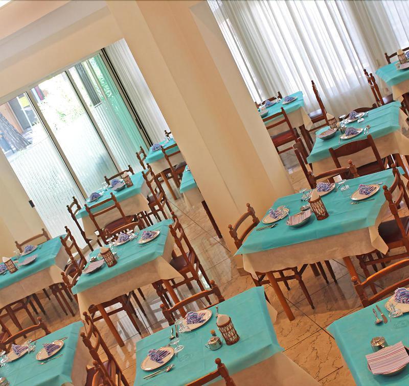 Hotel Royal มิซาโน อาดรีอาติโก ภายนอก รูปภาพ