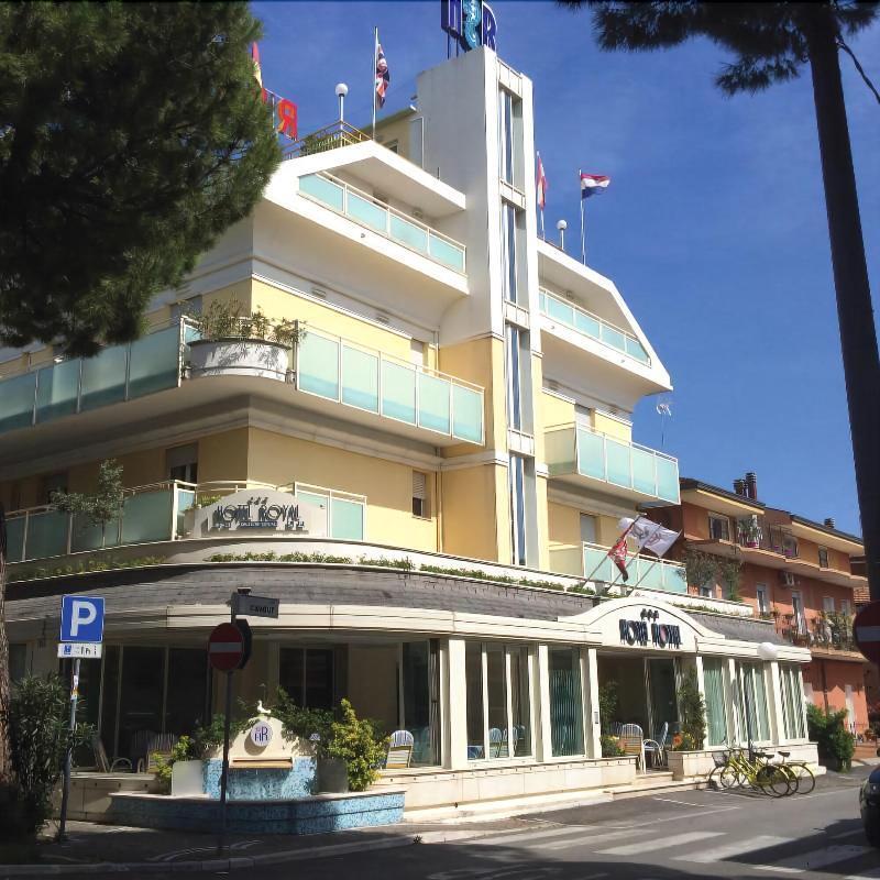 Hotel Royal มิซาโน อาดรีอาติโก ภายนอก รูปภาพ