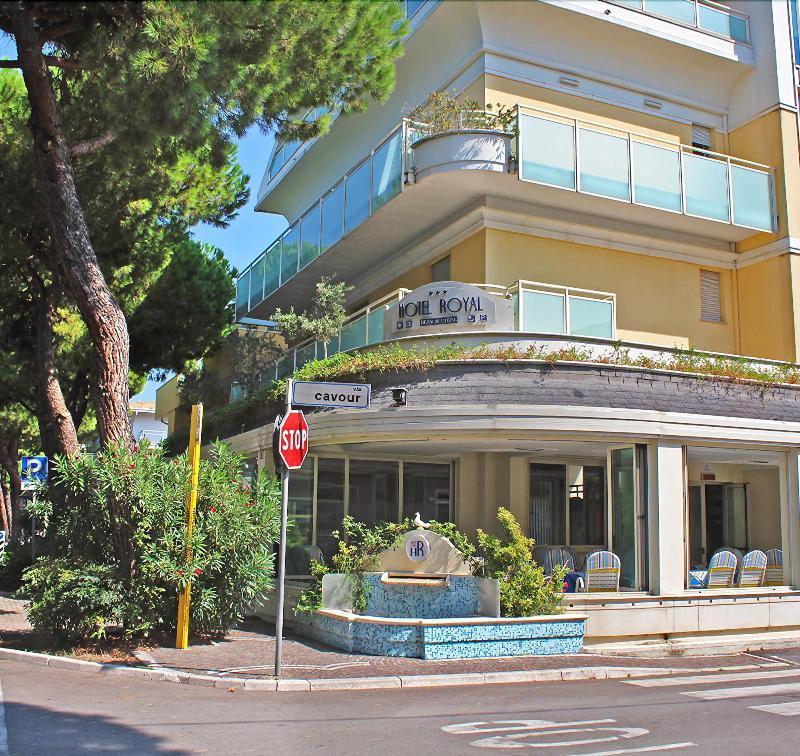 Hotel Royal มิซาโน อาดรีอาติโก ภายนอก รูปภาพ