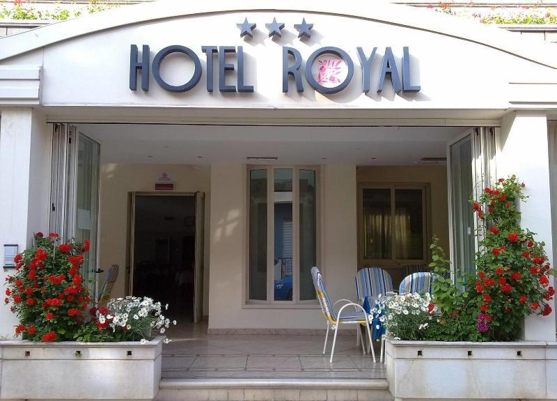 Hotel Royal มิซาโน อาดรีอาติโก ภายนอก รูปภาพ