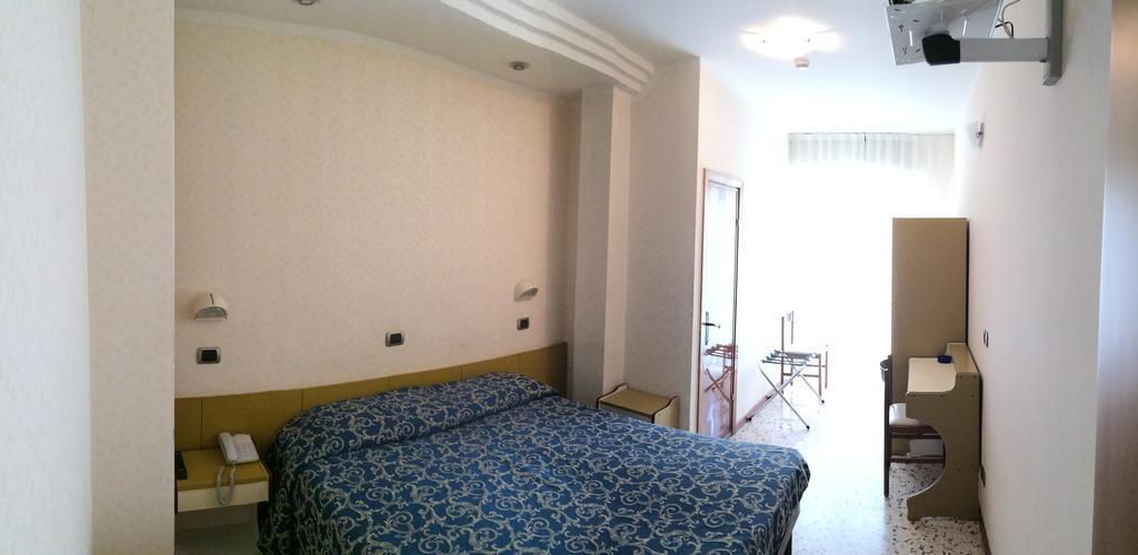 Hotel Royal มิซาโน อาดรีอาติโก ห้อง รูปภาพ