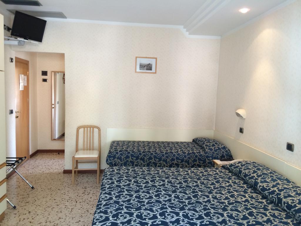 Hotel Royal มิซาโน อาดรีอาติโก ห้อง รูปภาพ
