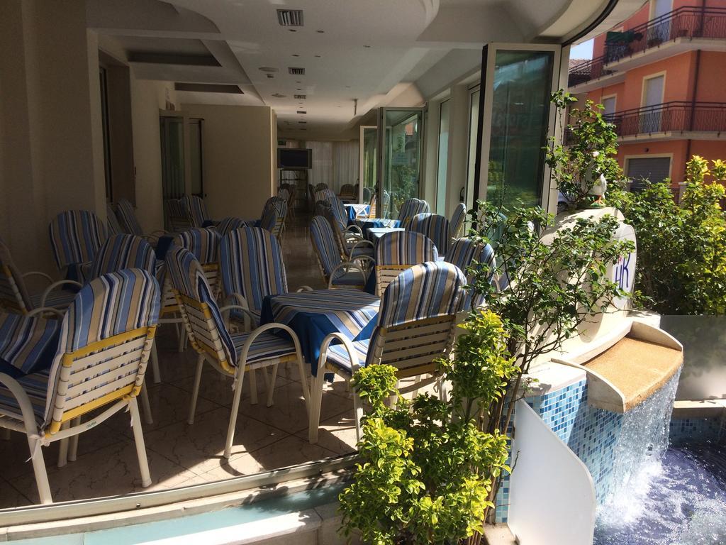 Hotel Royal มิซาโน อาดรีอาติโก ภายนอก รูปภาพ
