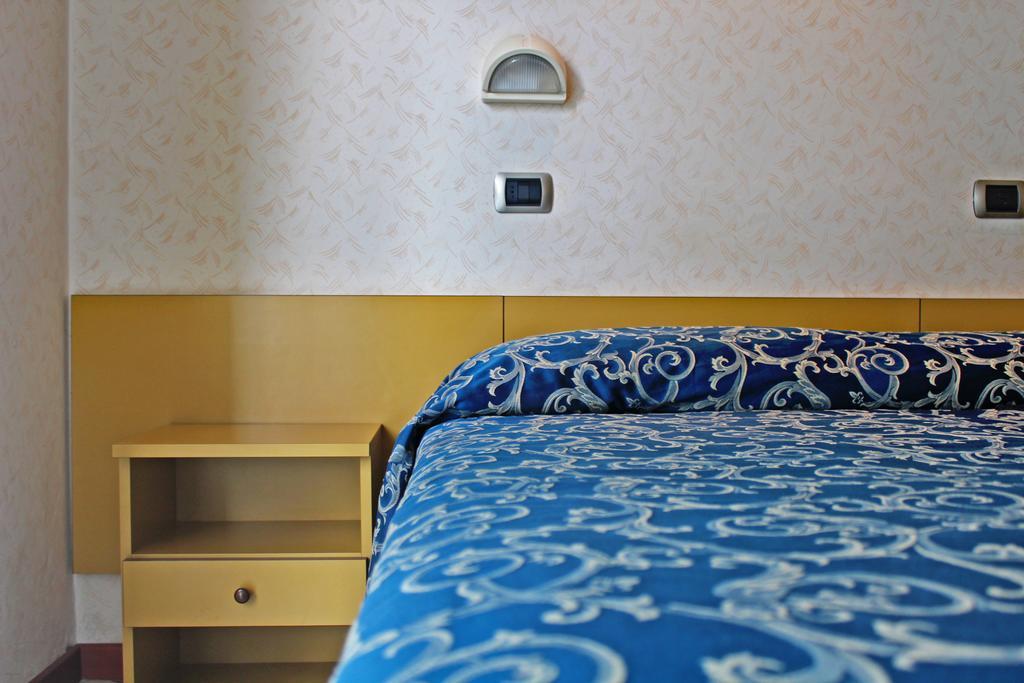 Hotel Royal มิซาโน อาดรีอาติโก ภายนอก รูปภาพ