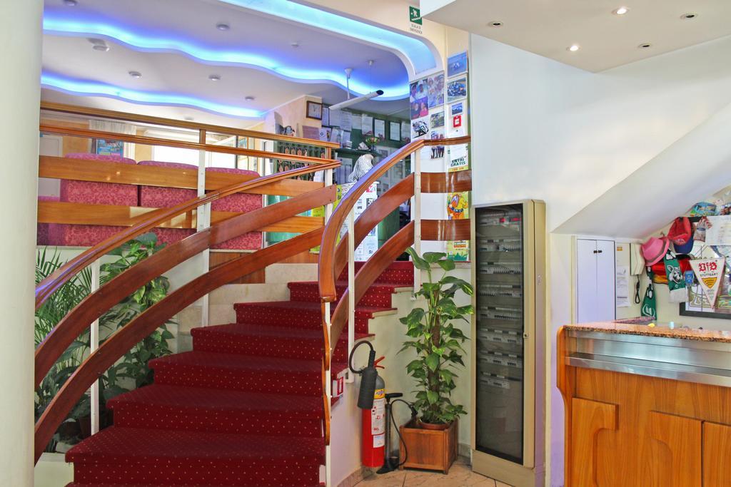 Hotel Royal มิซาโน อาดรีอาติโก ภายนอก รูปภาพ