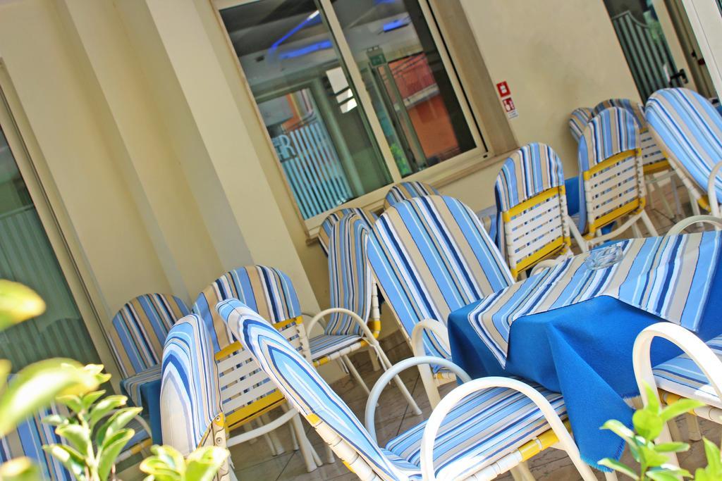 Hotel Royal มิซาโน อาดรีอาติโก ภายนอก รูปภาพ