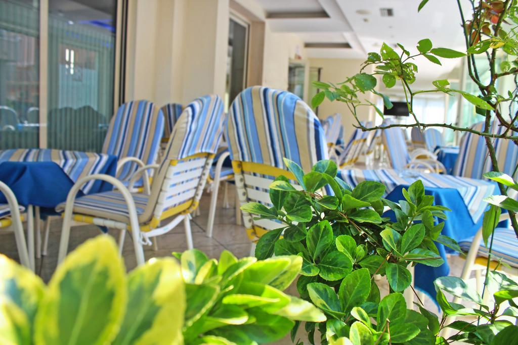 Hotel Royal มิซาโน อาดรีอาติโก ภายนอก รูปภาพ