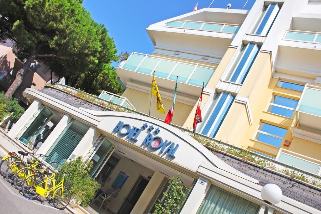 Hotel Royal มิซาโน อาดรีอาติโก ภายนอก รูปภาพ