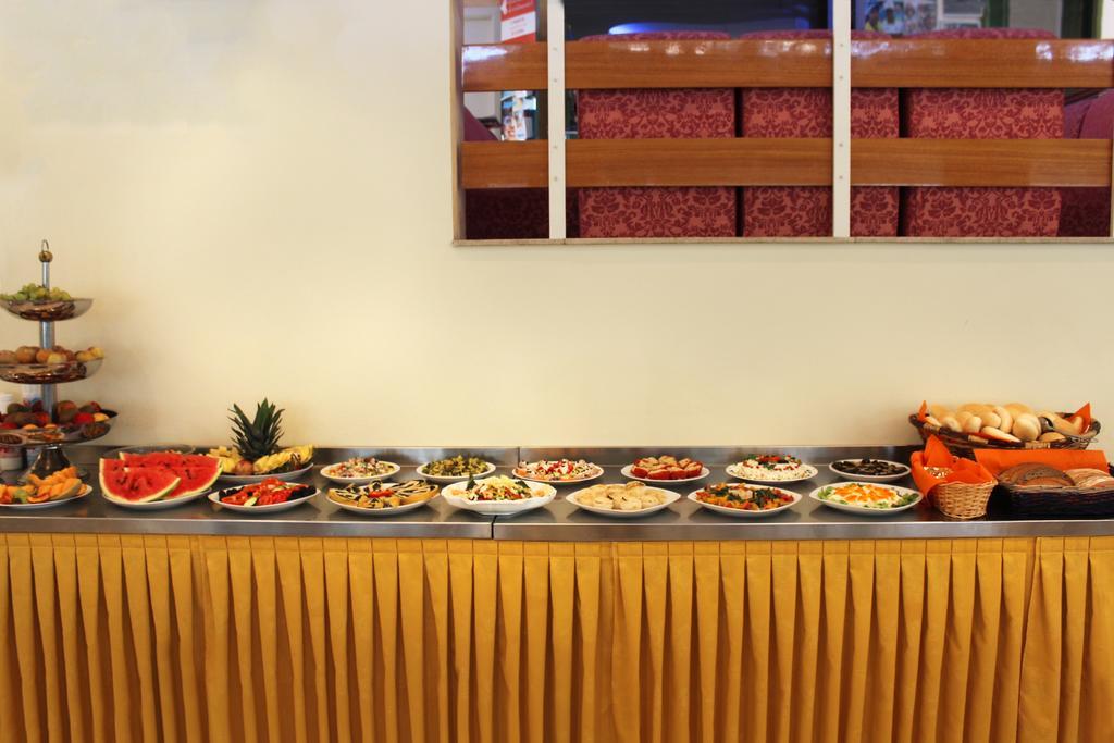 Hotel Royal มิซาโน อาดรีอาติโก ภายนอก รูปภาพ