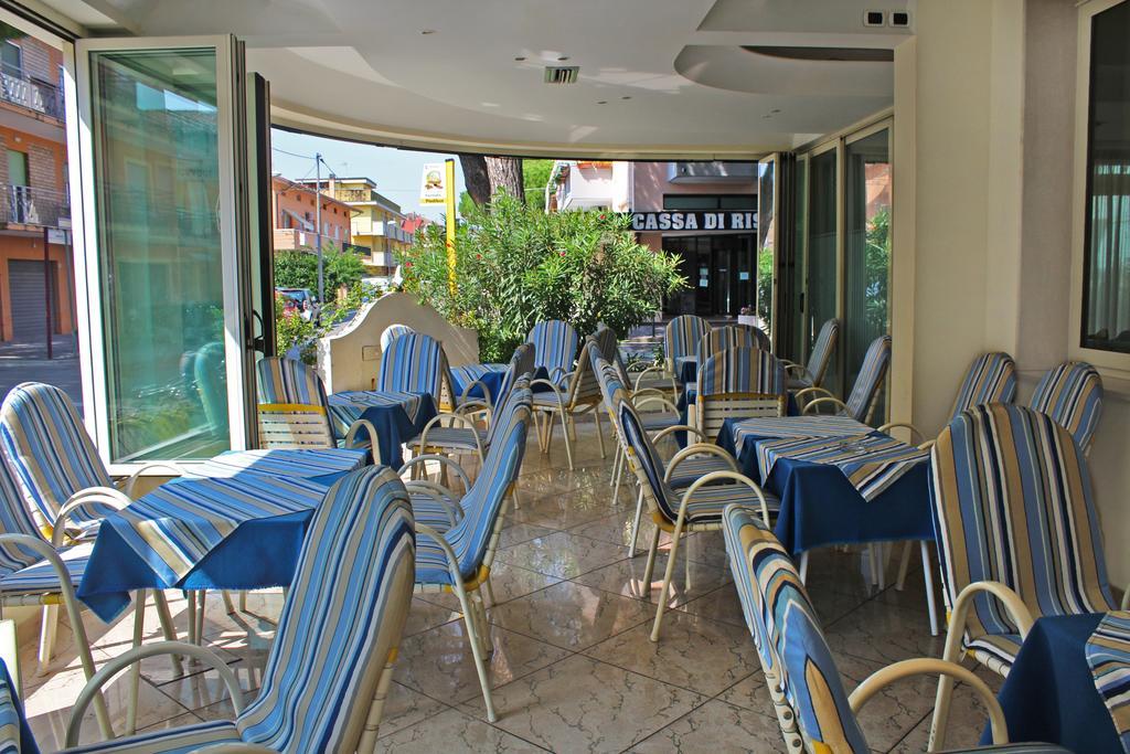 Hotel Royal มิซาโน อาดรีอาติโก ภายนอก รูปภาพ