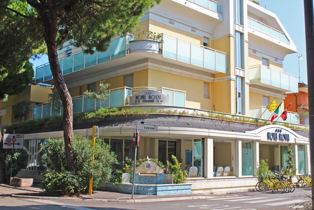 Hotel Royal มิซาโน อาดรีอาติโก ภายนอก รูปภาพ
